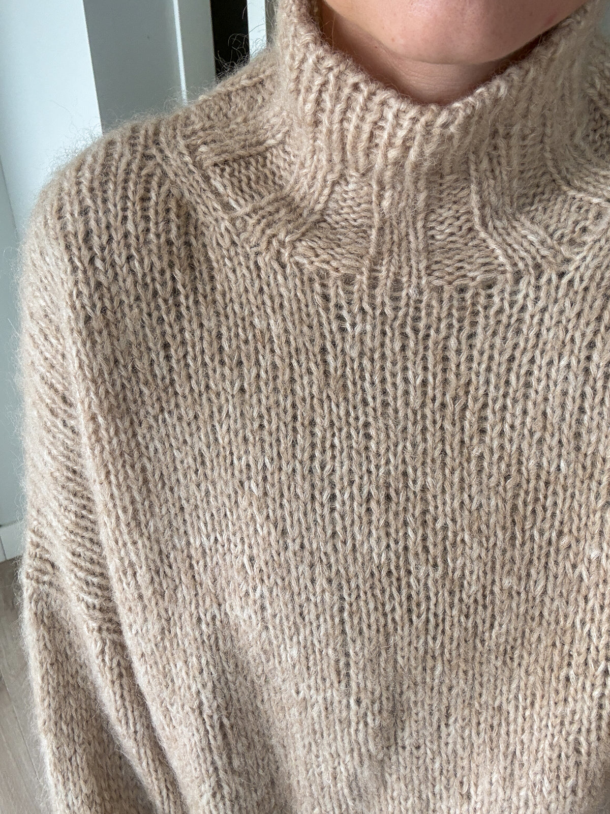 Almondy Sweater (english)